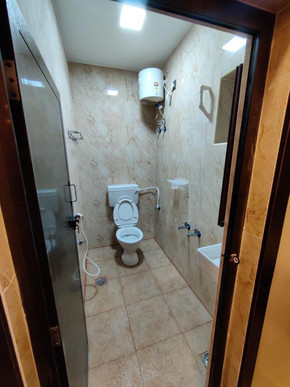 Sundar Lodge Tiruppatur Exterior photo